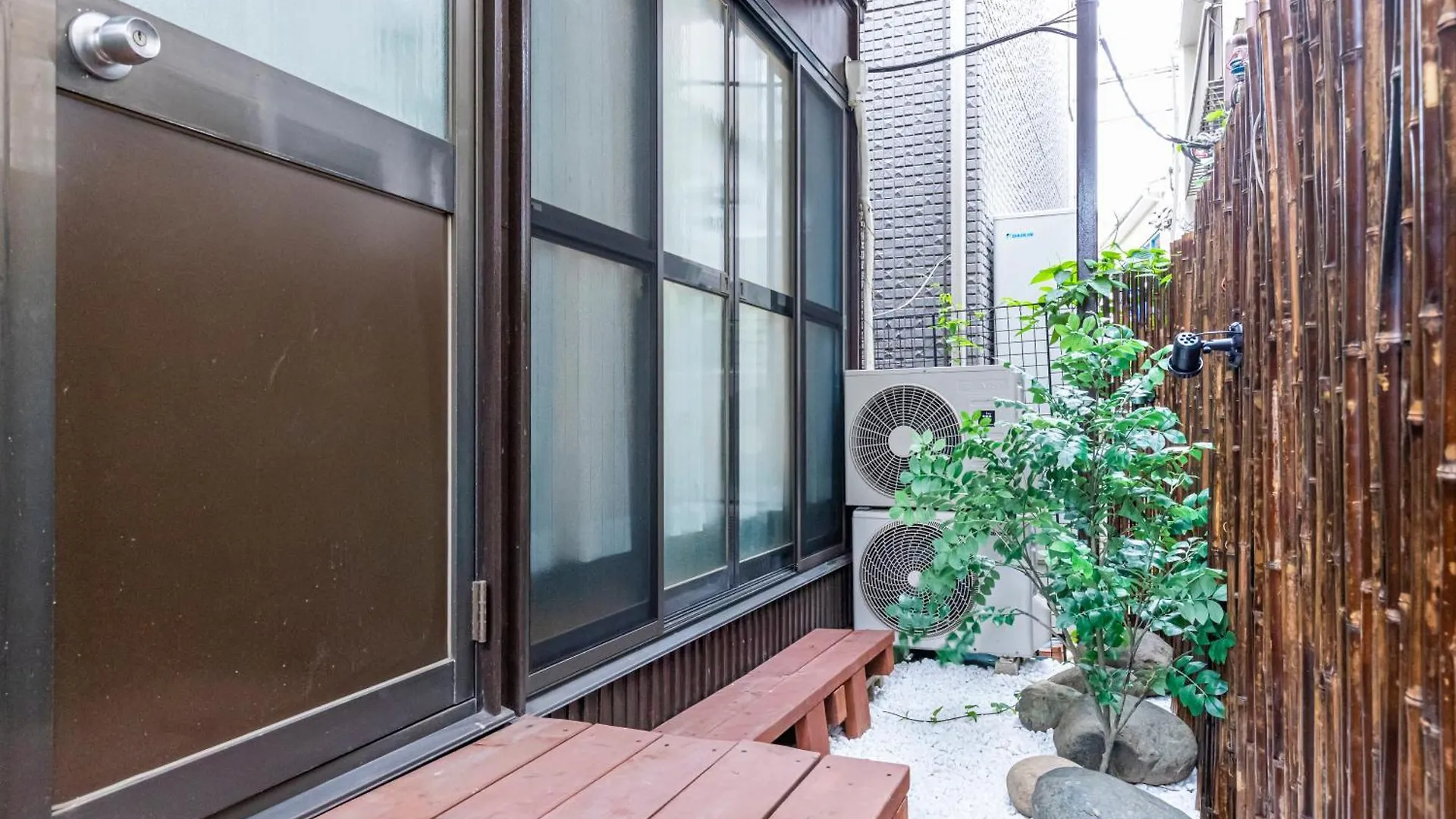 Zen Home Akabane Tōkyō 0*,  Japon